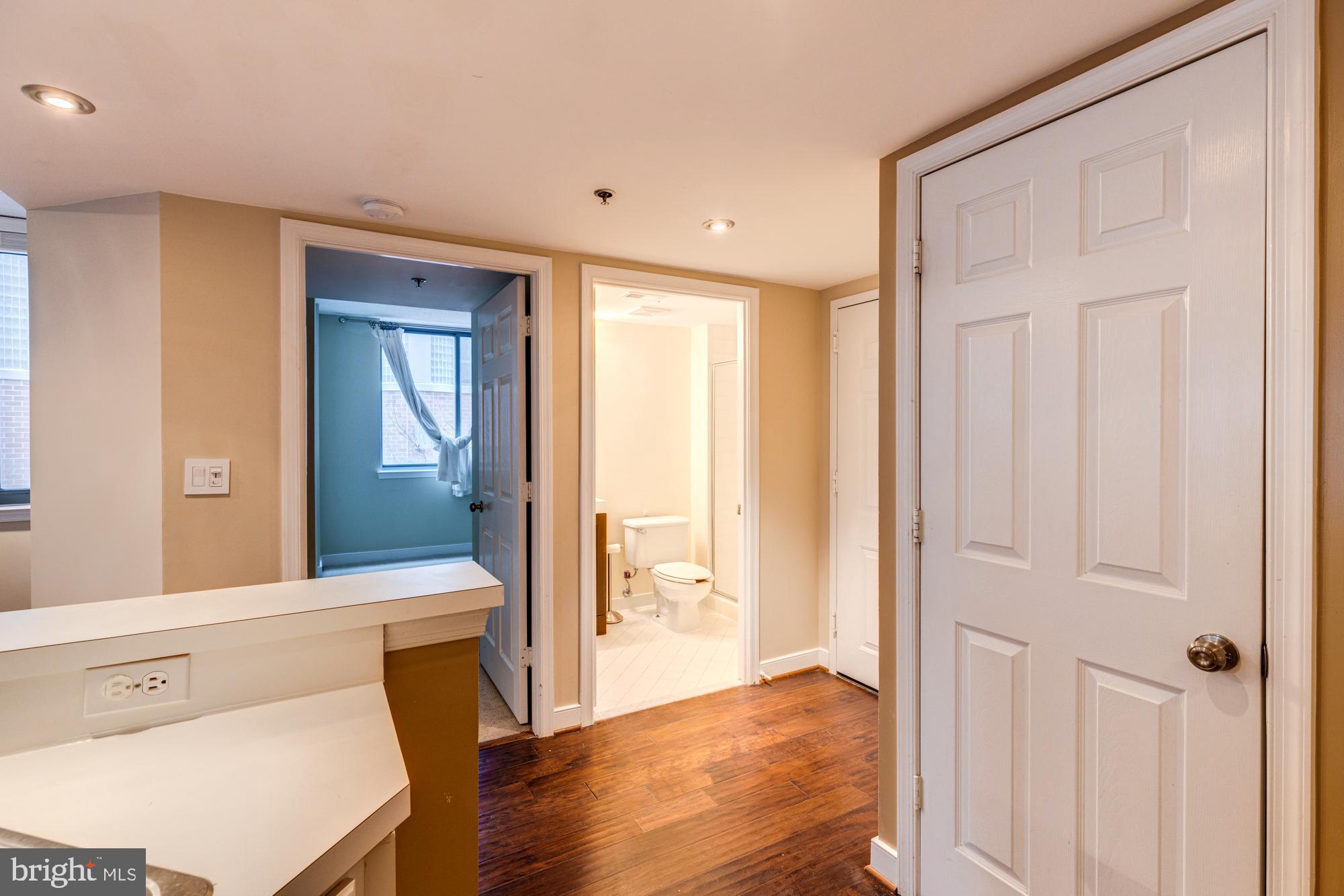 WINDSOR PLAZA - Residential Lease