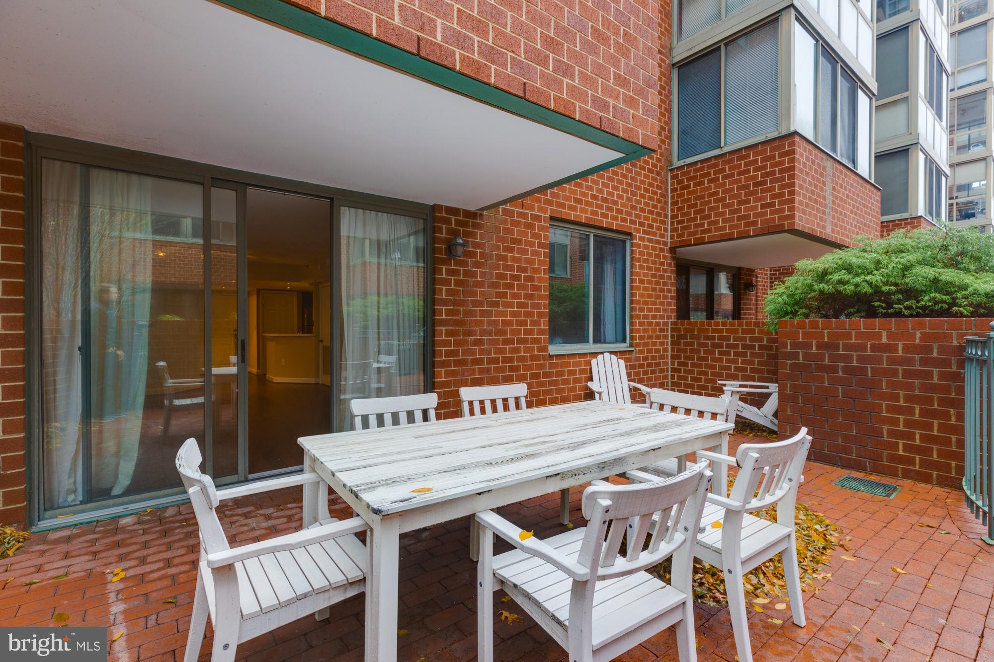 WINDSOR PLAZA - Residential Lease