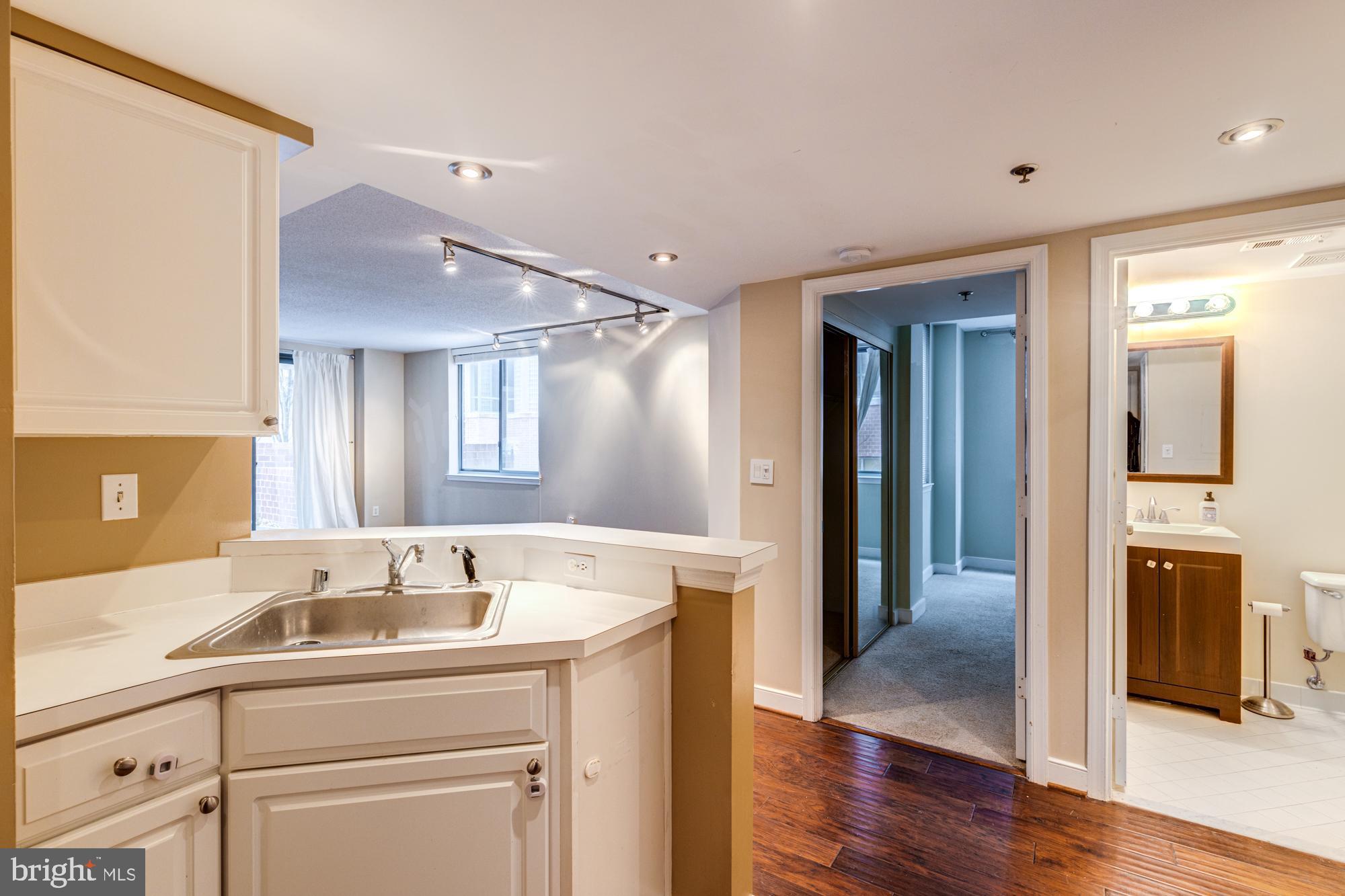 WINDSOR PLAZA - Residential Lease