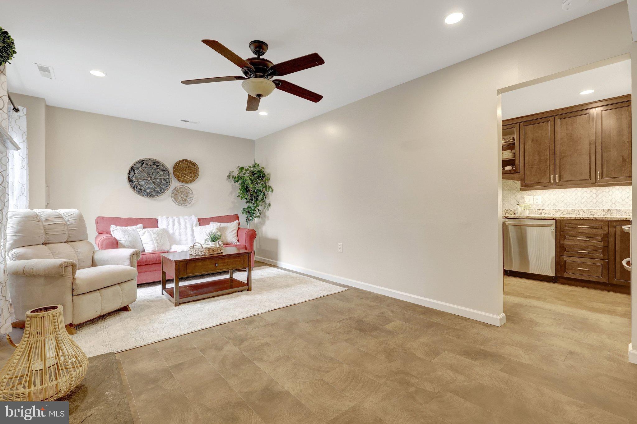 TOWNES OF MOOREFIELD - Residential