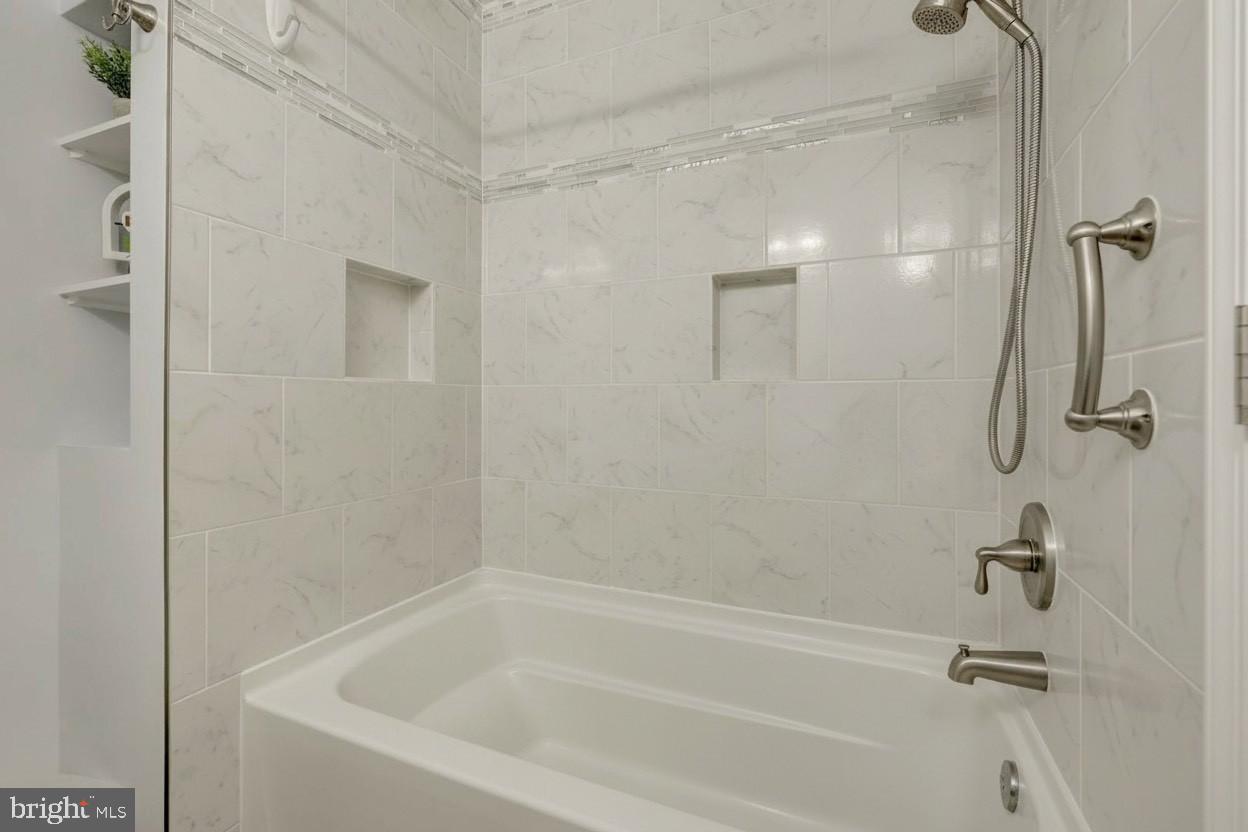 TOWNES OF MOOREFIELD - Residential