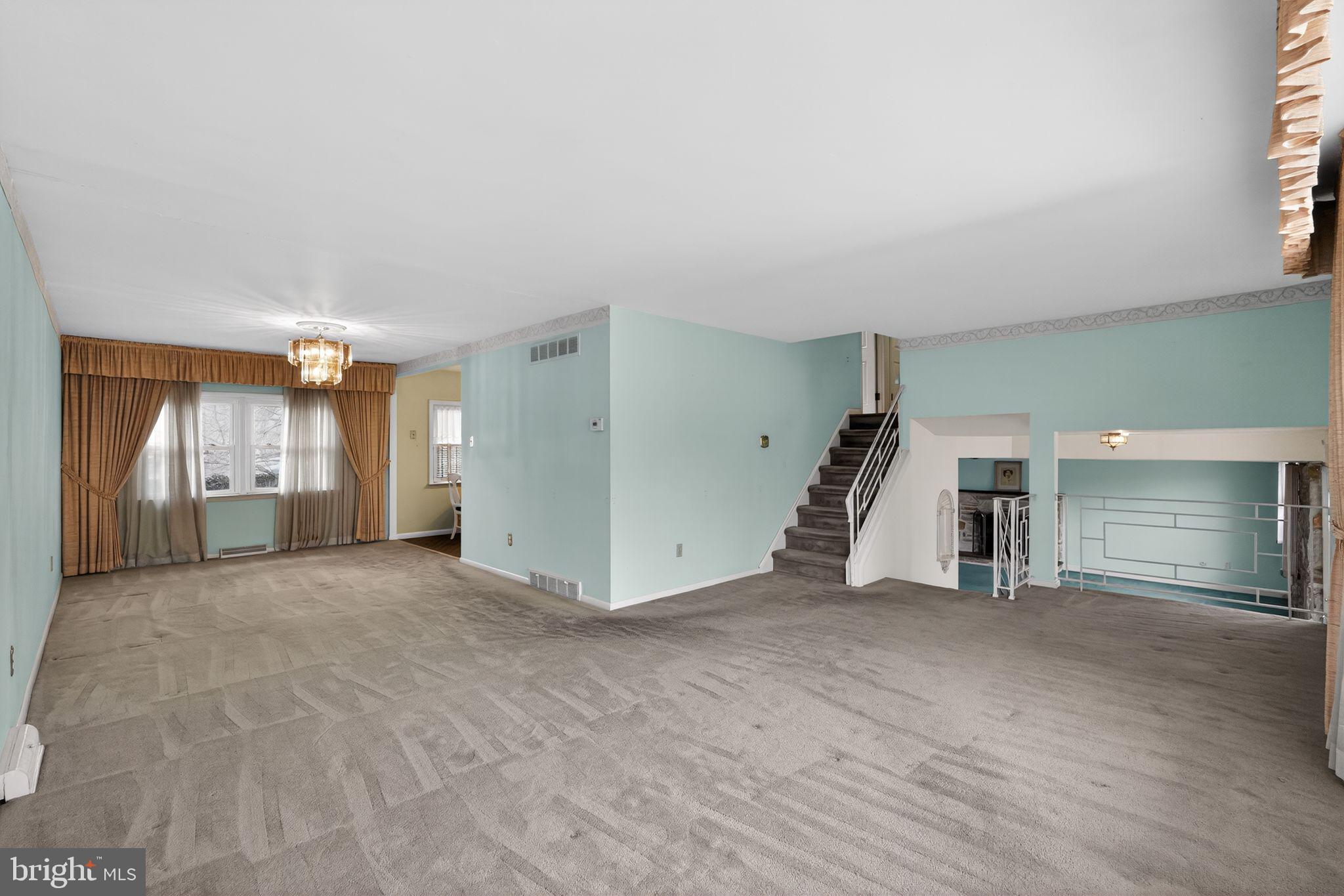 ROXBOROUGH - Residential