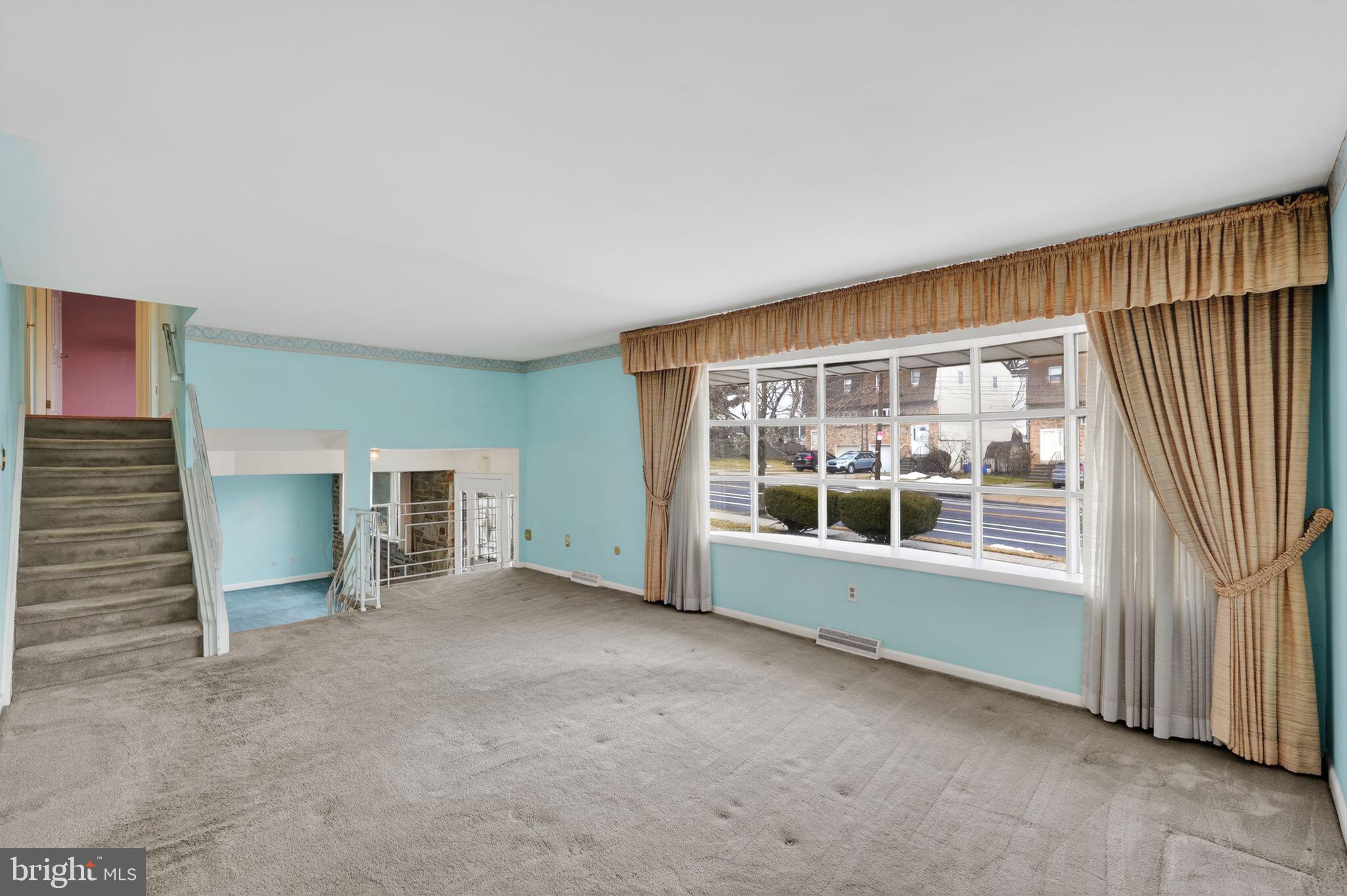 ROXBOROUGH - Residential