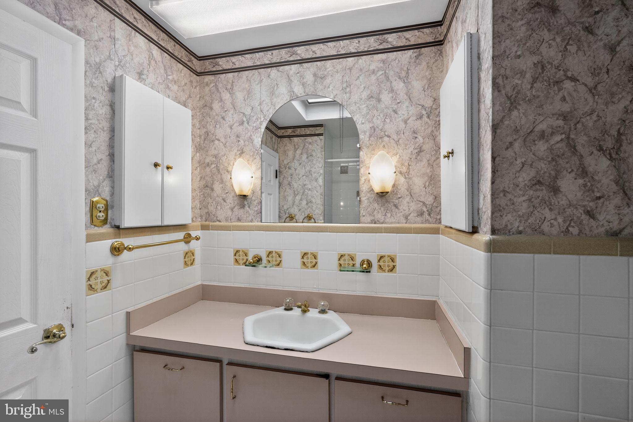 ROXBOROUGH - Residential