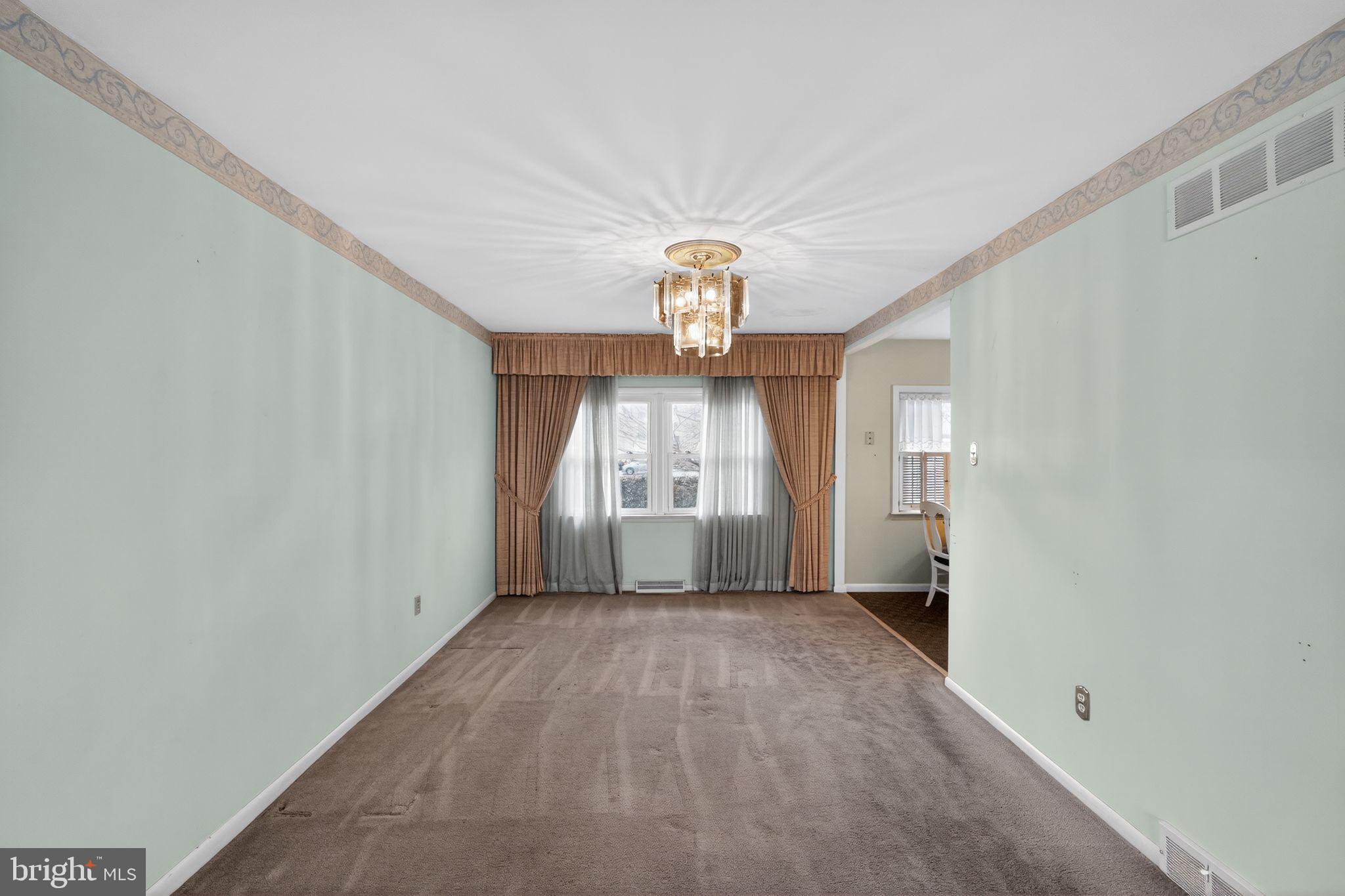 ROXBOROUGH - Residential