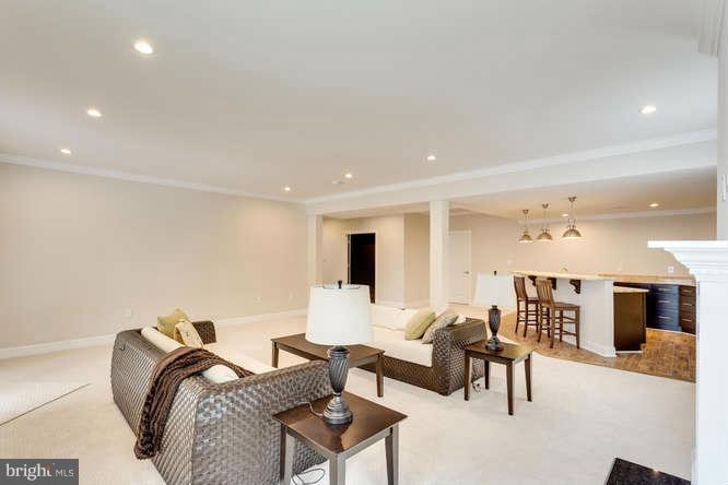 LANGLEY MANOR - Residential