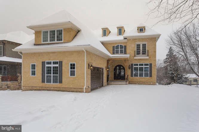 LANGLEY MANOR - Residential