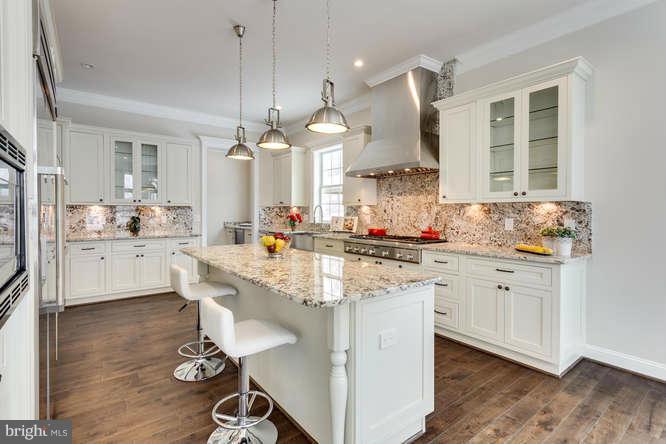 LANGLEY MANOR - Residential