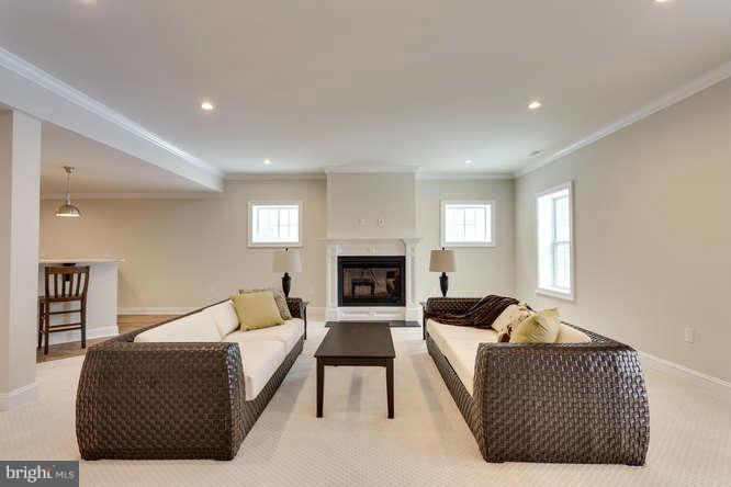 LANGLEY MANOR - Residential