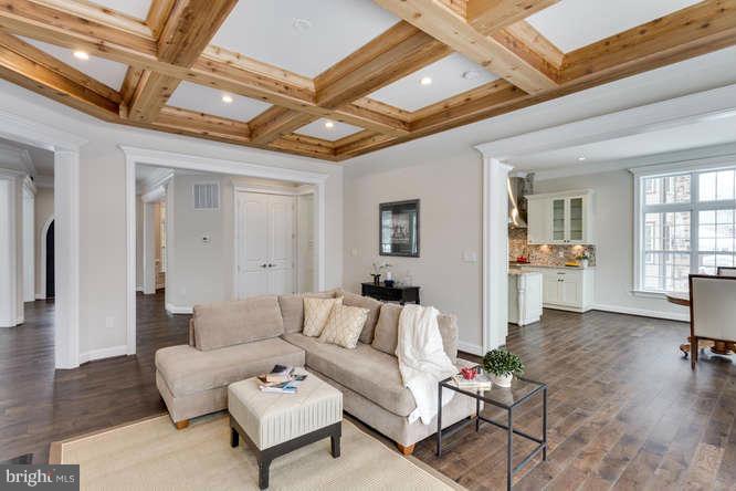 LANGLEY MANOR - Residential