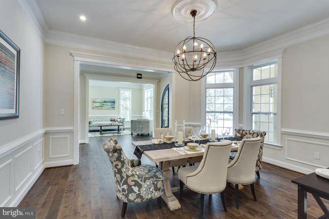 LANGLEY MANOR - Residential