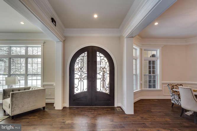 LANGLEY MANOR - Residential