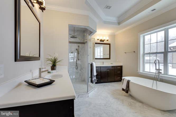 LANGLEY MANOR - Residential