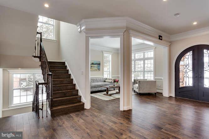 LANGLEY MANOR - Residential