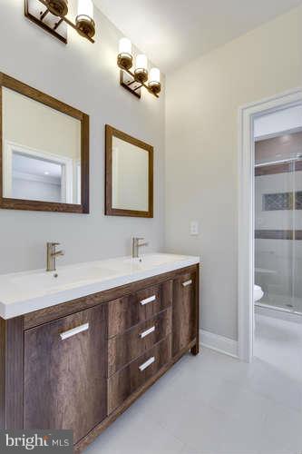 LANGLEY MANOR - Residential