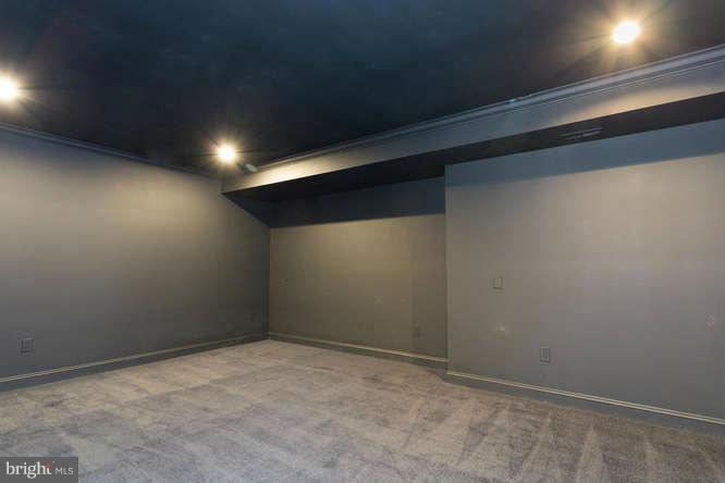 LANGLEY MANOR - Residential