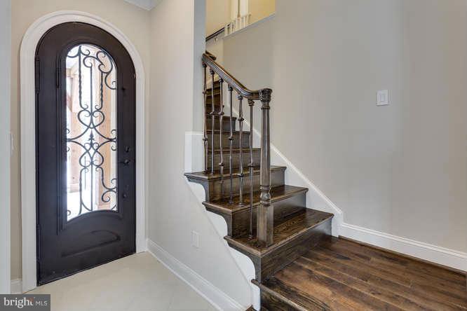 LANGLEY MANOR - Residential