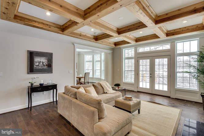 LANGLEY MANOR - Residential