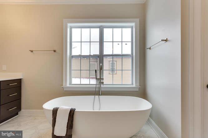 LANGLEY MANOR - Residential