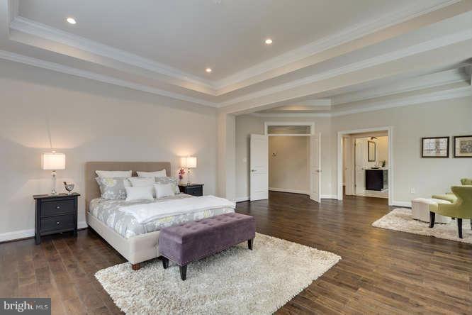 LANGLEY MANOR - Residential