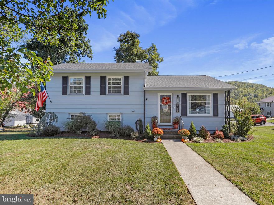 ✨ Welcome to 15708 Downing Street! This beautifully maintained home sits on a nicely landscaped corner lot and offers the perfect blend of comfort and modern updates. Featuring 3 bedrooms and 2 full bathrooms, the home boasts an open concept living, dining, and kitchen area that’s ideal for both everyday living and entertaining. The fully remodeled kitchen shines with modern finishes, while the updated bathrooms add a fresh, stylish touch. 

Enjoy extra living space in the lower-level family room, perfect for movie nights! A built-in garage provides convenience and storage, while the outdoor space offers plenty of room to enjoy the landscaped yard. Great rear deck and new roof installed in October 2023!

Don’t miss this move-in ready home in a desirable location—schedule your showing today!