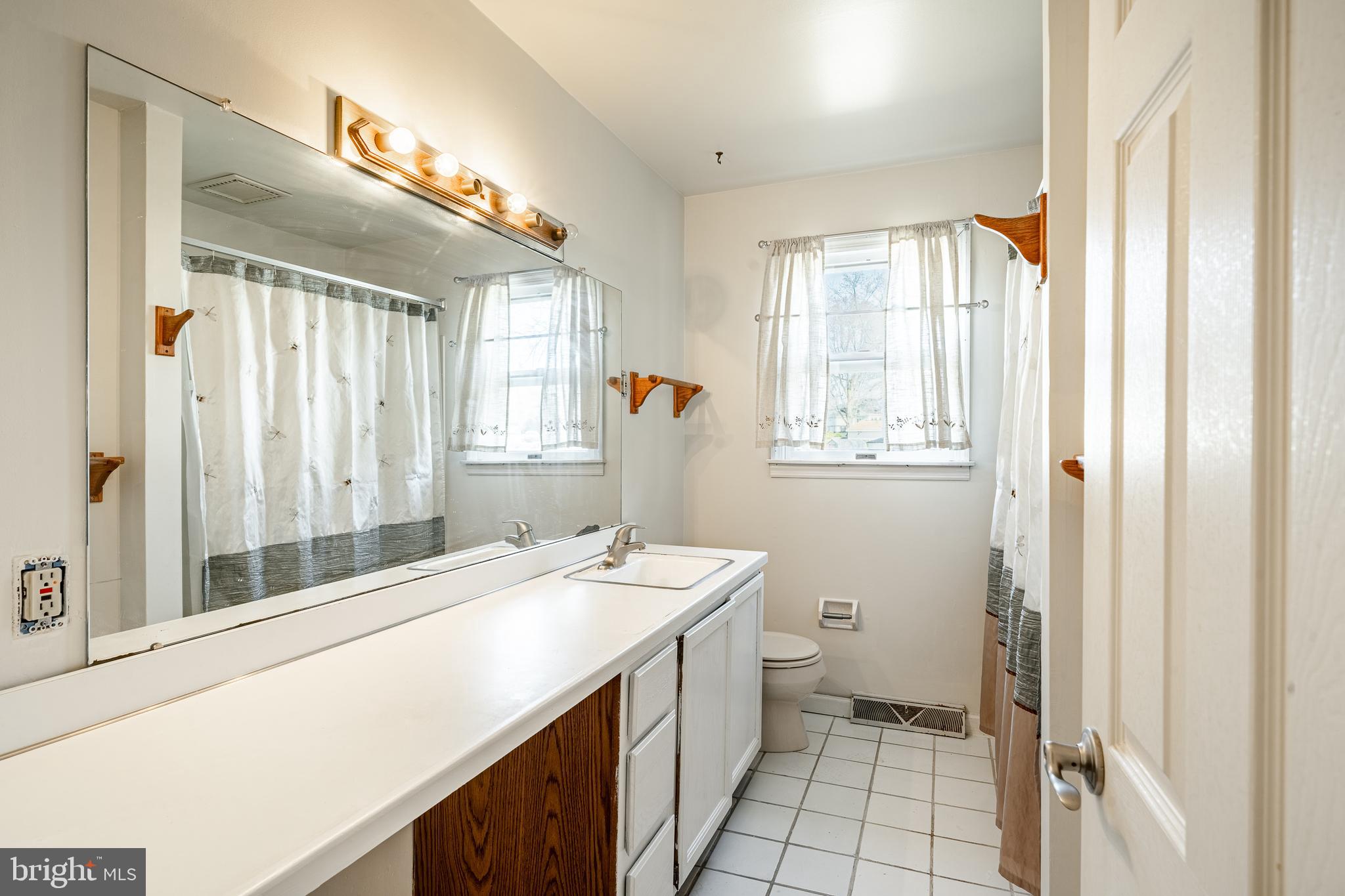 MEETING HOUSE HILL - Residential