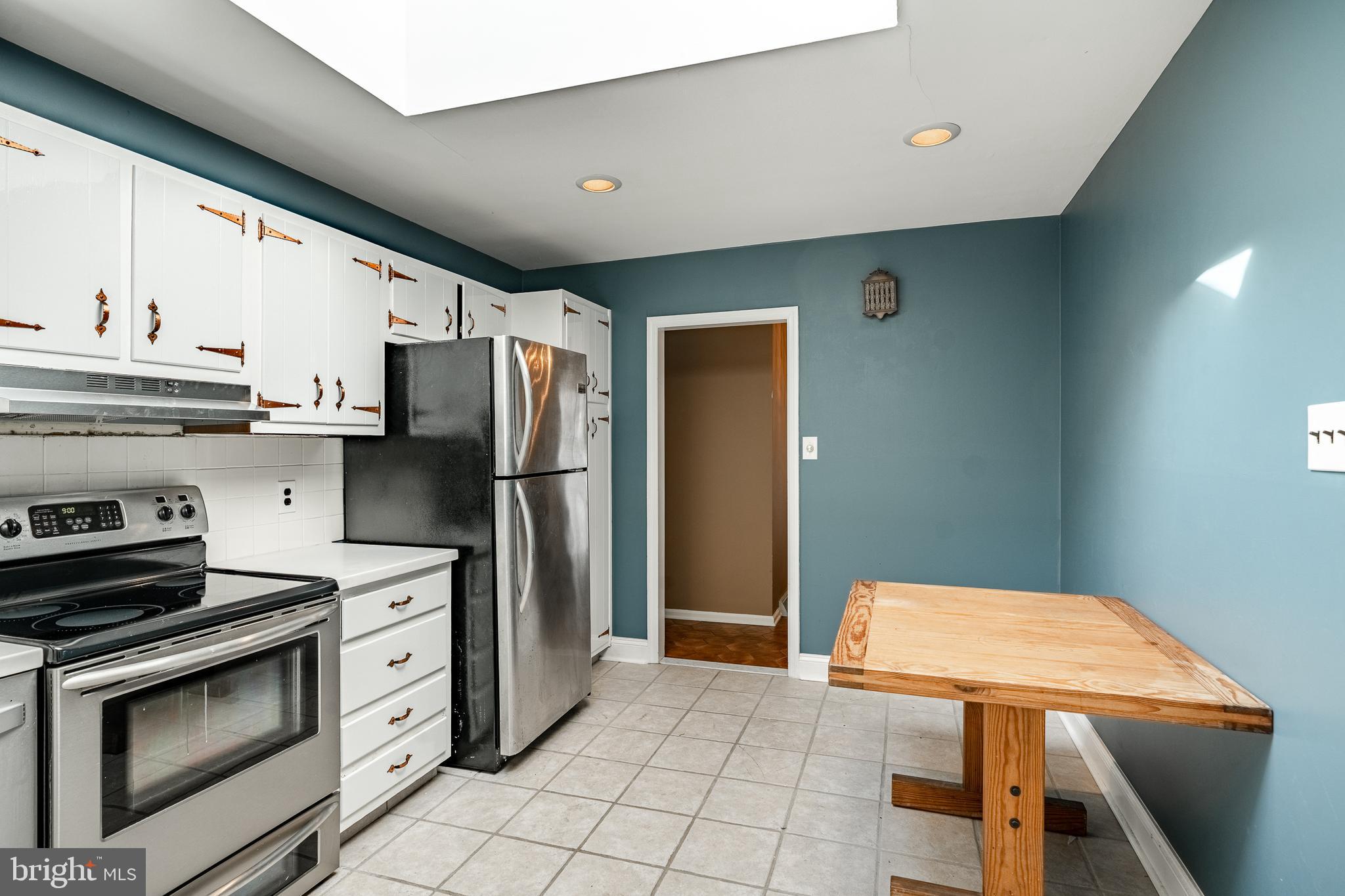 MEETING HOUSE HILL - Residential