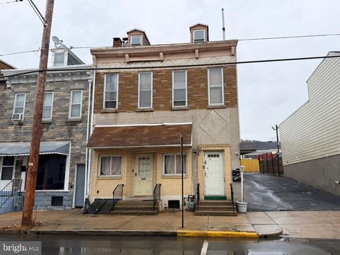 Townhouse For Sale - 845 N 8th Street<br/> Berks County, READING, PA 19604