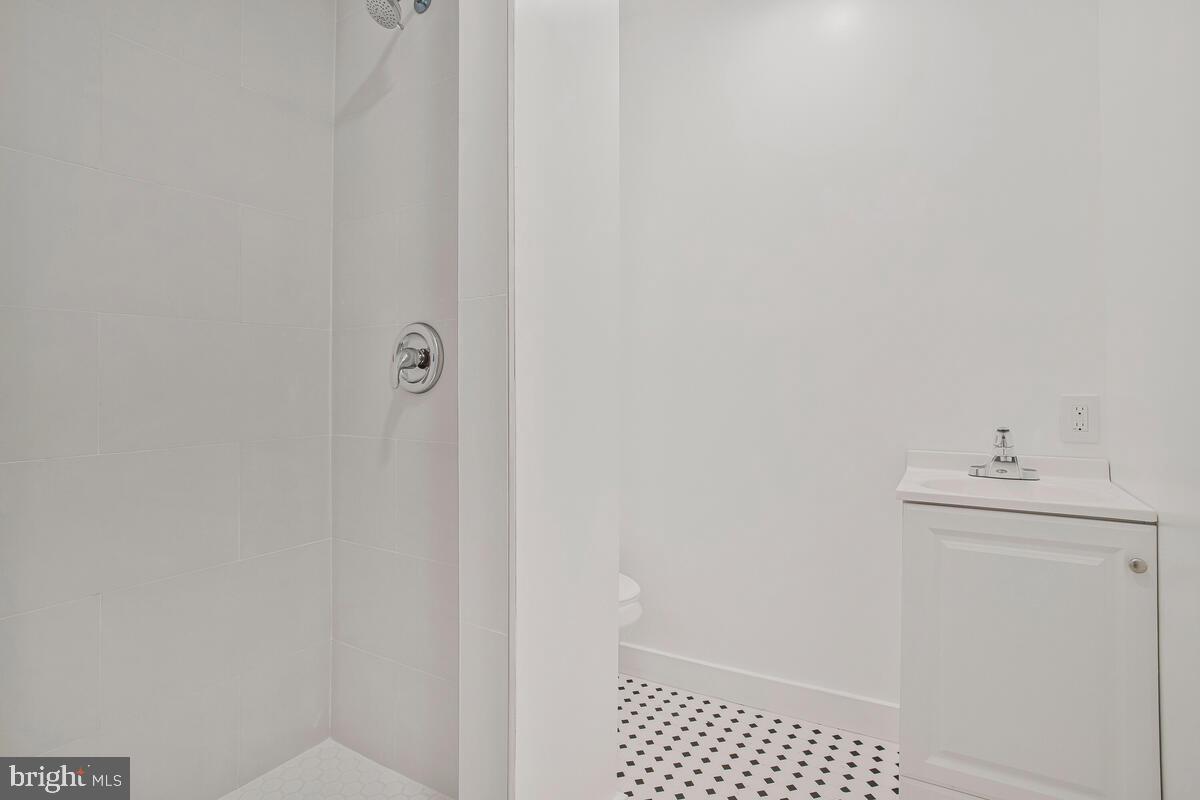 EASTPORT - Residential Lease