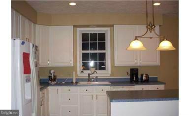 OAKLEIGH MANOR ESTATES - Residential Lease