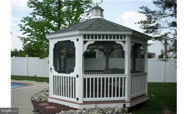 OAKLEIGH MANOR ESTATES - Residential Lease