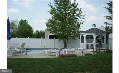 OAKLEIGH MANOR ESTATES - Residential Lease