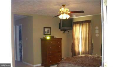 OAKLEIGH MANOR ESTATES - Residential Lease