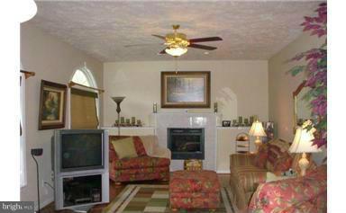 OAKLEIGH MANOR ESTATES - Residential Lease