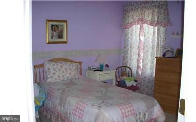 OAKLEIGH MANOR ESTATES - Residential Lease