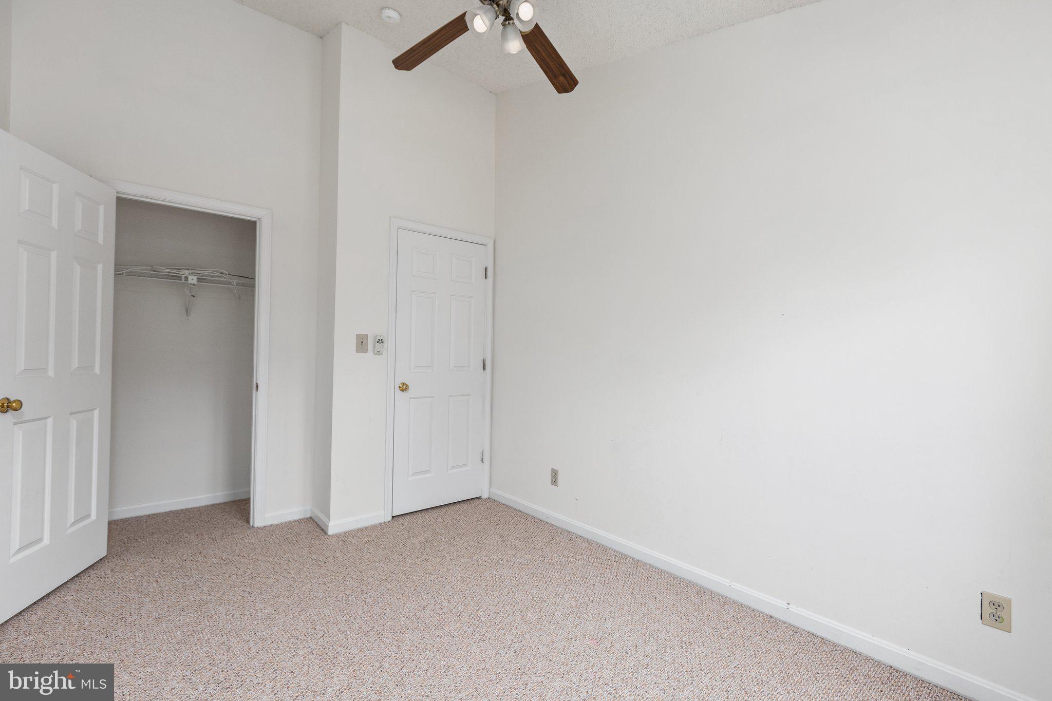 SPRING KNOLL - Residential Lease