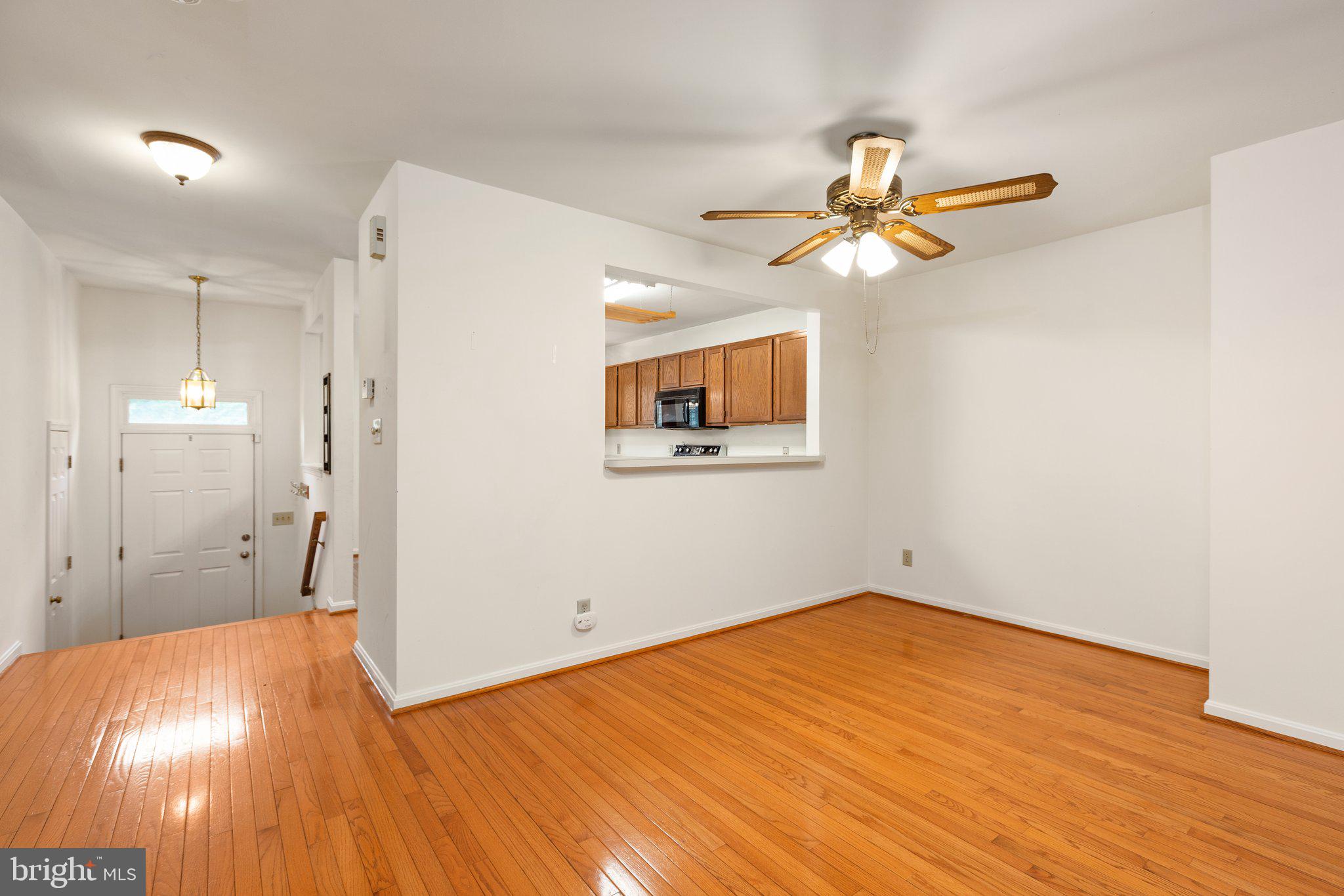 SPRING KNOLL - Residential Lease