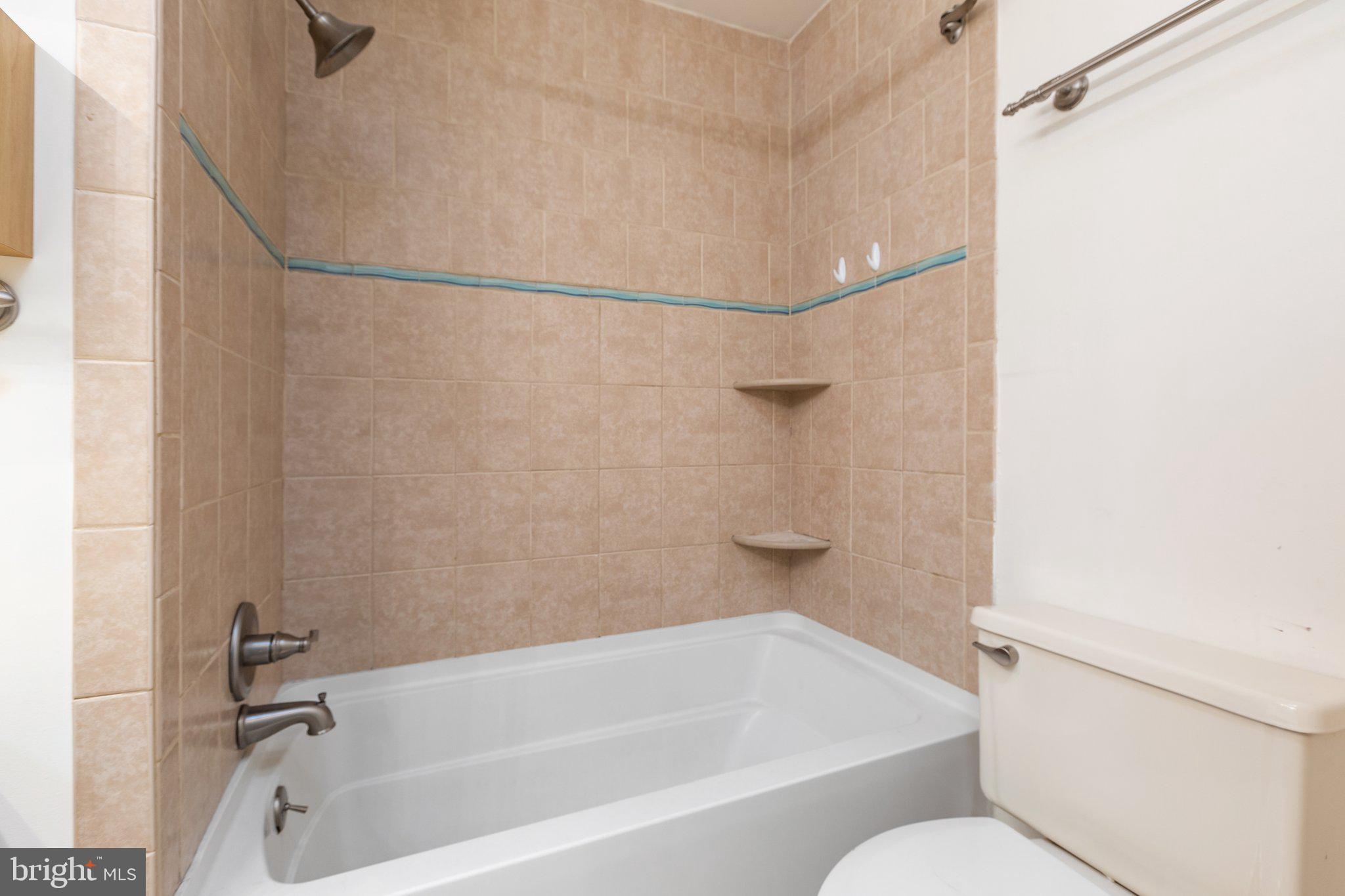 SPRING KNOLL - Residential Lease