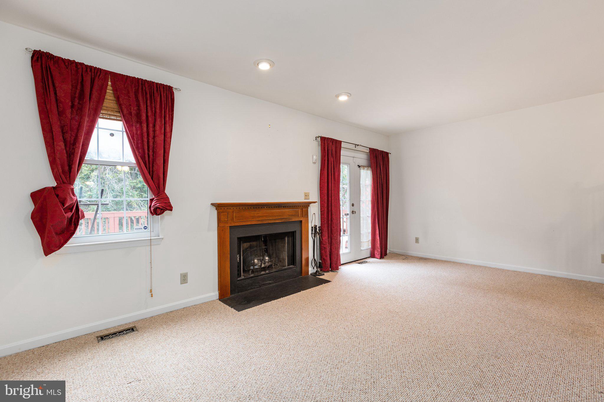 SPRING KNOLL - Residential Lease