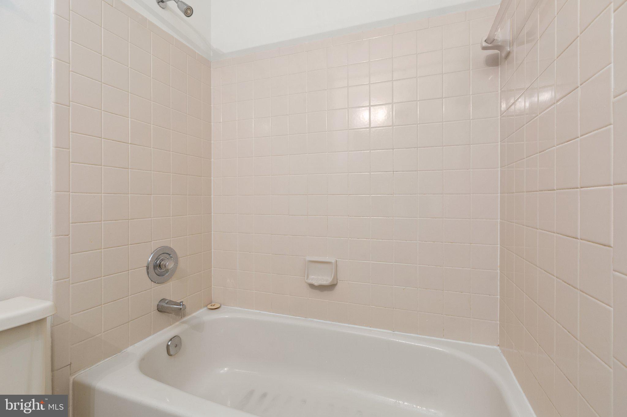 SPRING KNOLL - Residential Lease