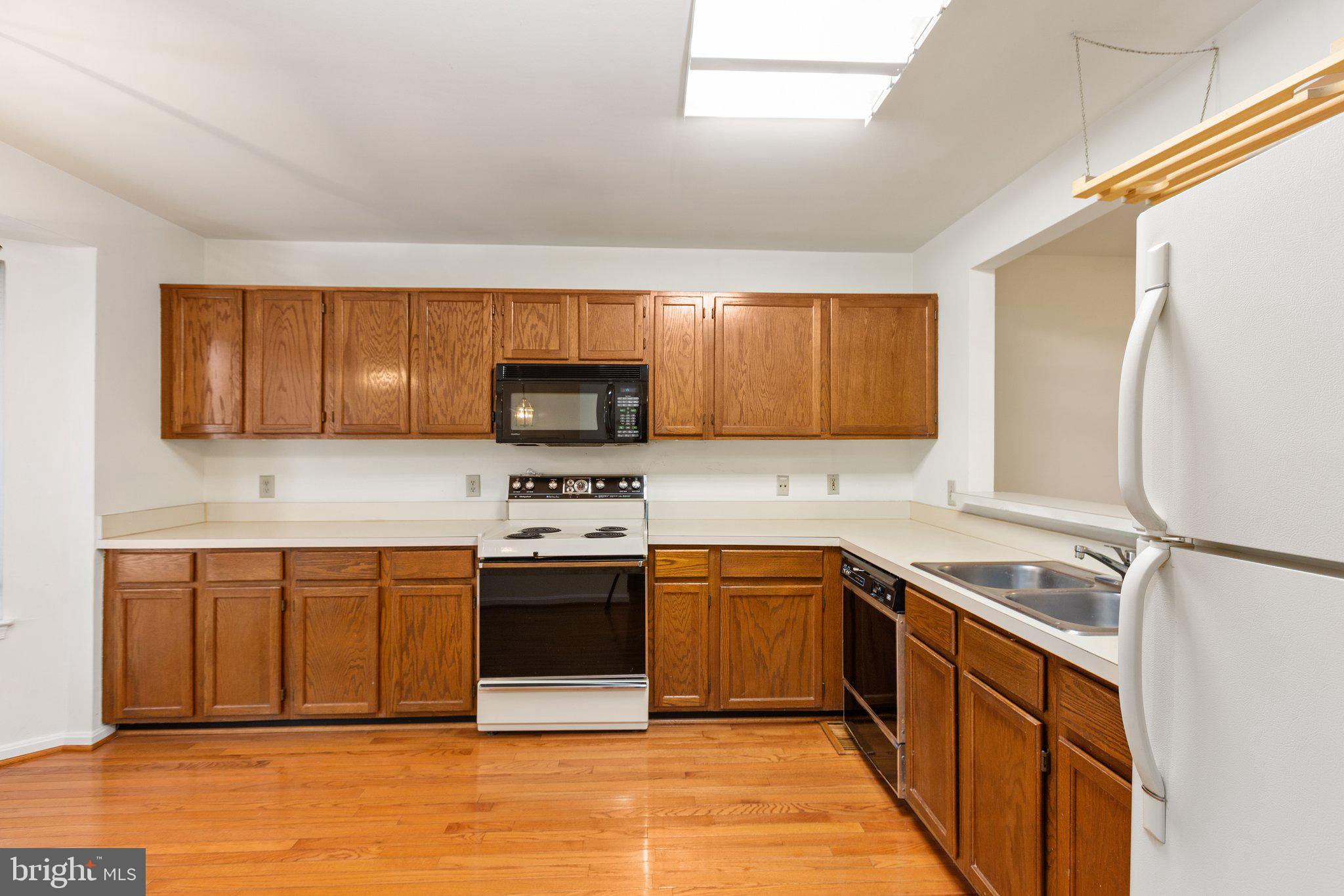 SPRING KNOLL - Residential Lease