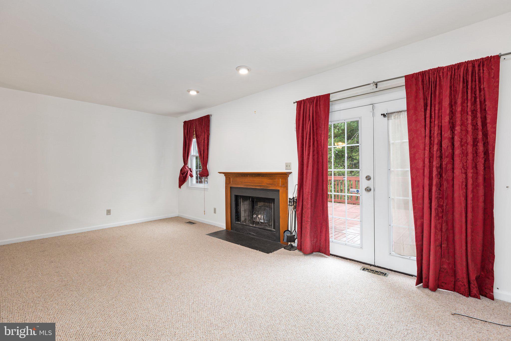 SPRING KNOLL - Residential Lease