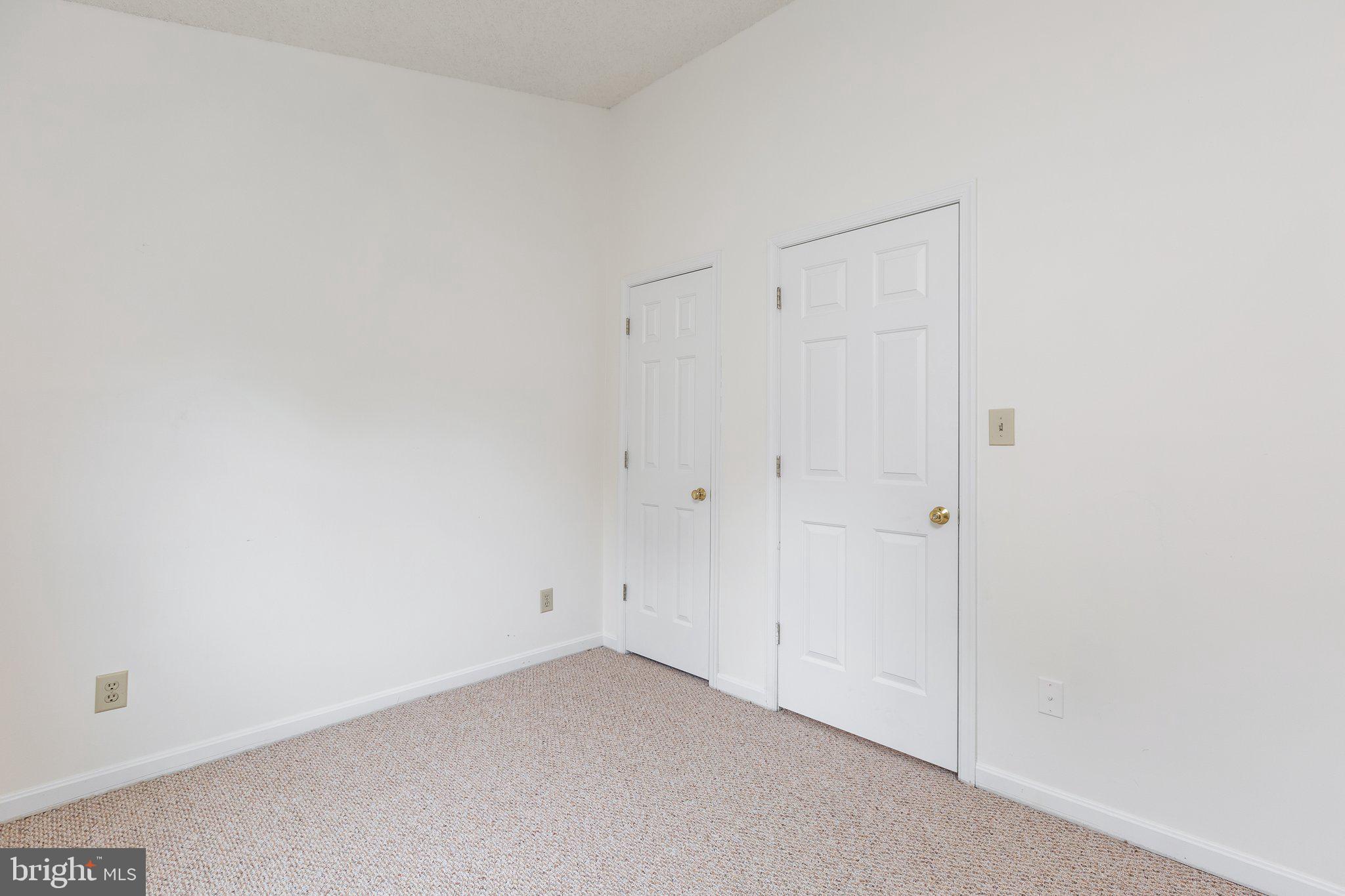 SPRING KNOLL - Residential Lease