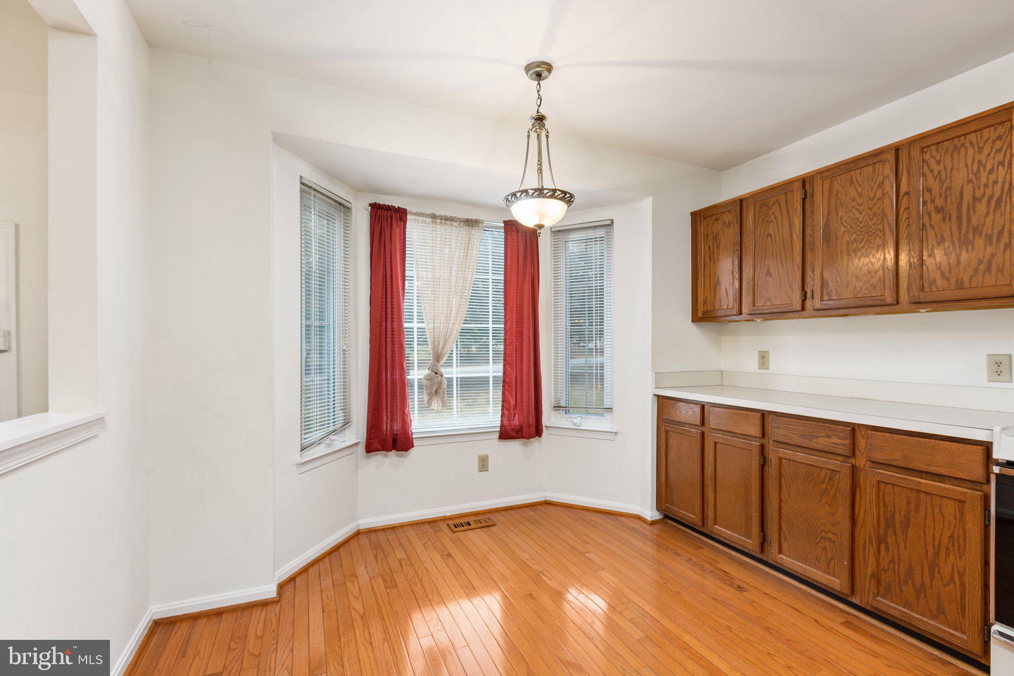 SPRING KNOLL - Residential Lease