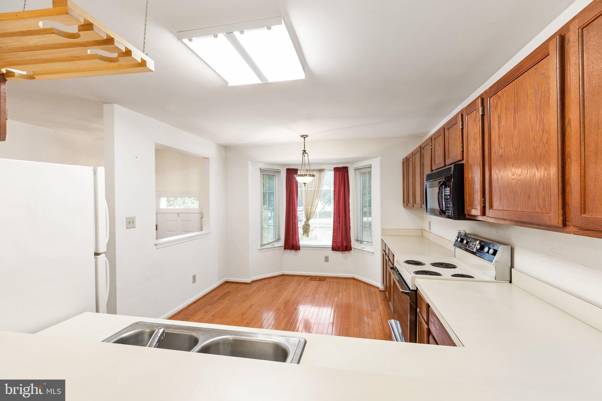 SPRING KNOLL - Residential Lease