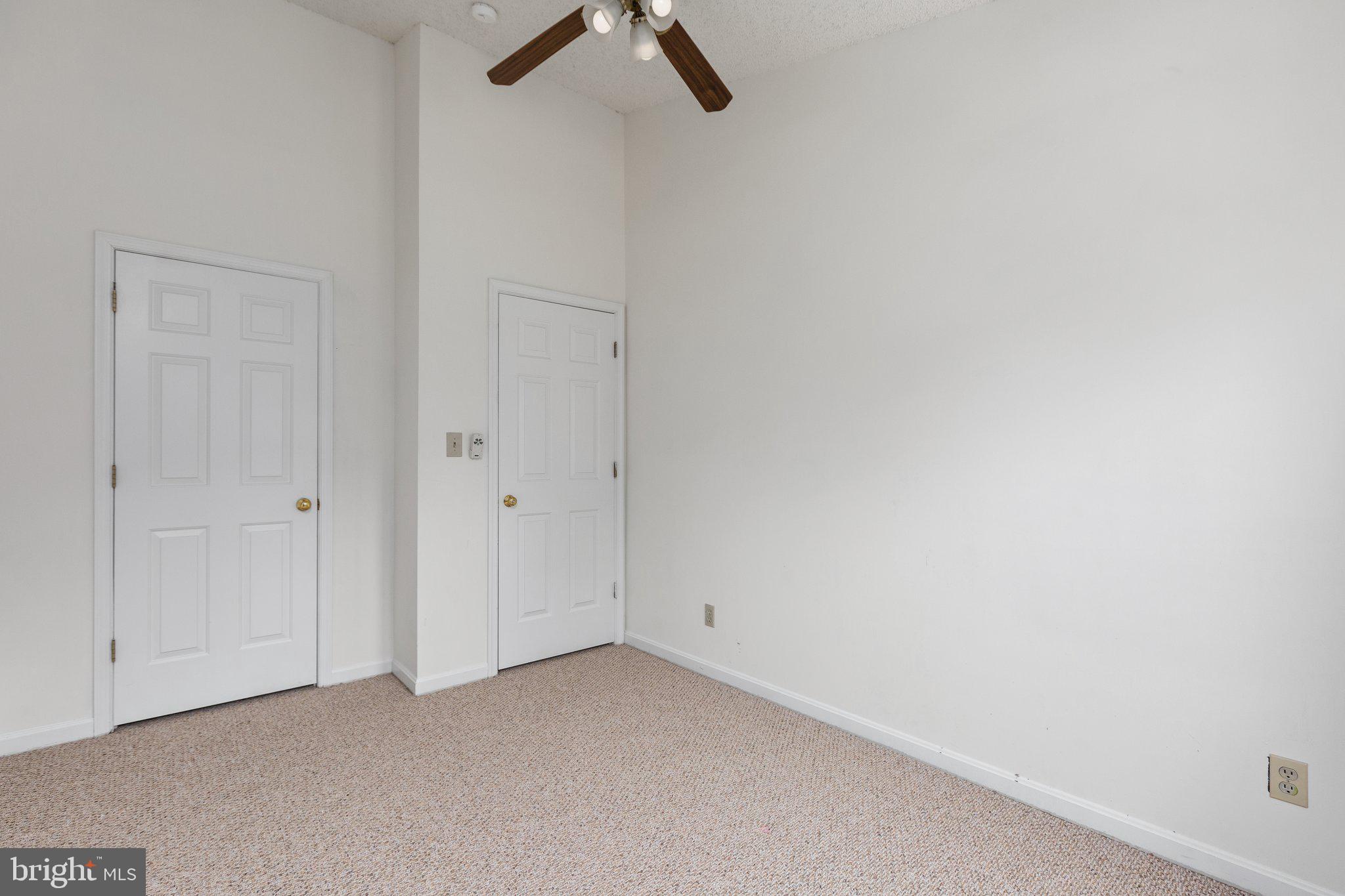 SPRING KNOLL - Residential Lease