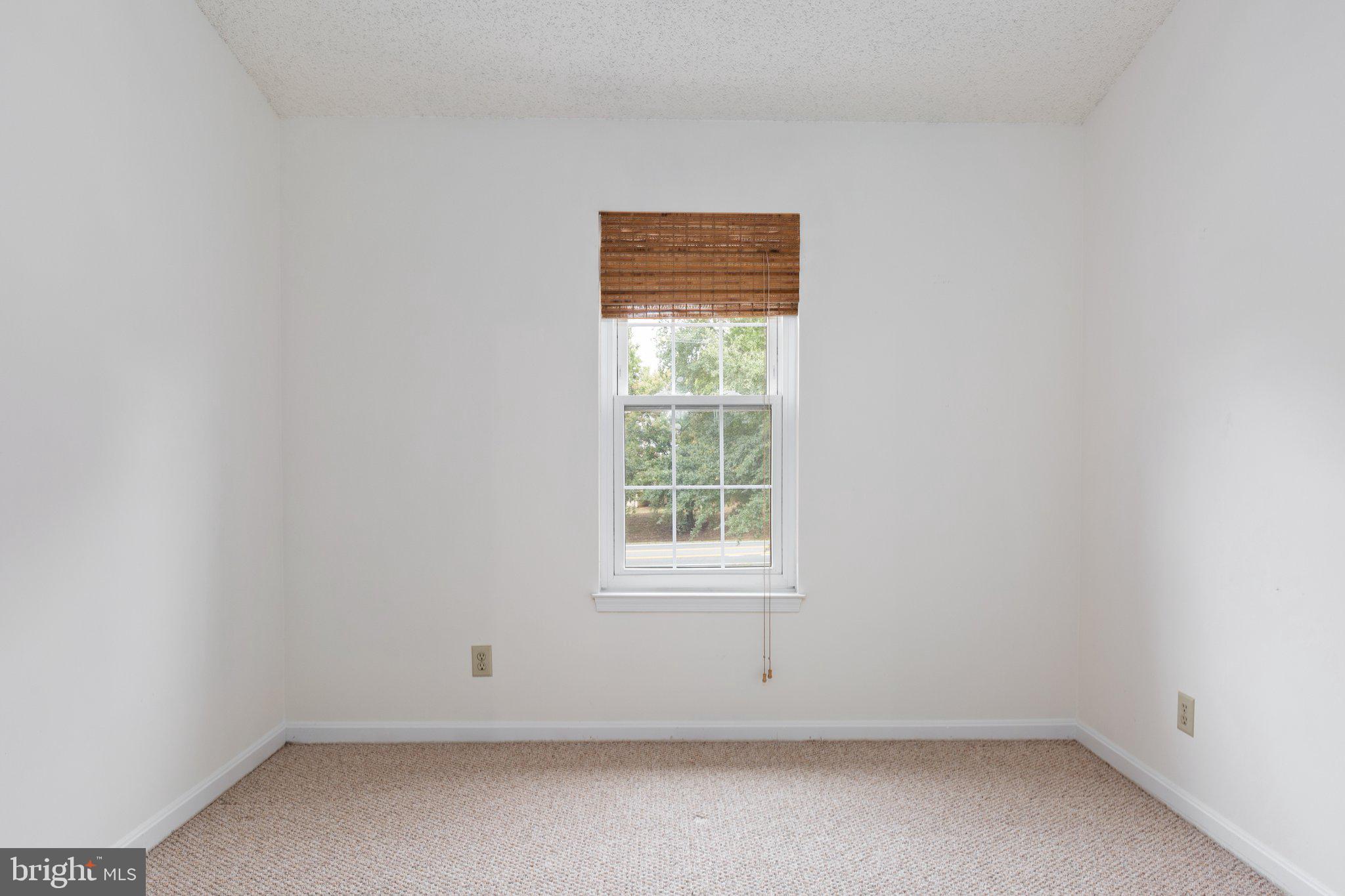 SPRING KNOLL - Residential Lease