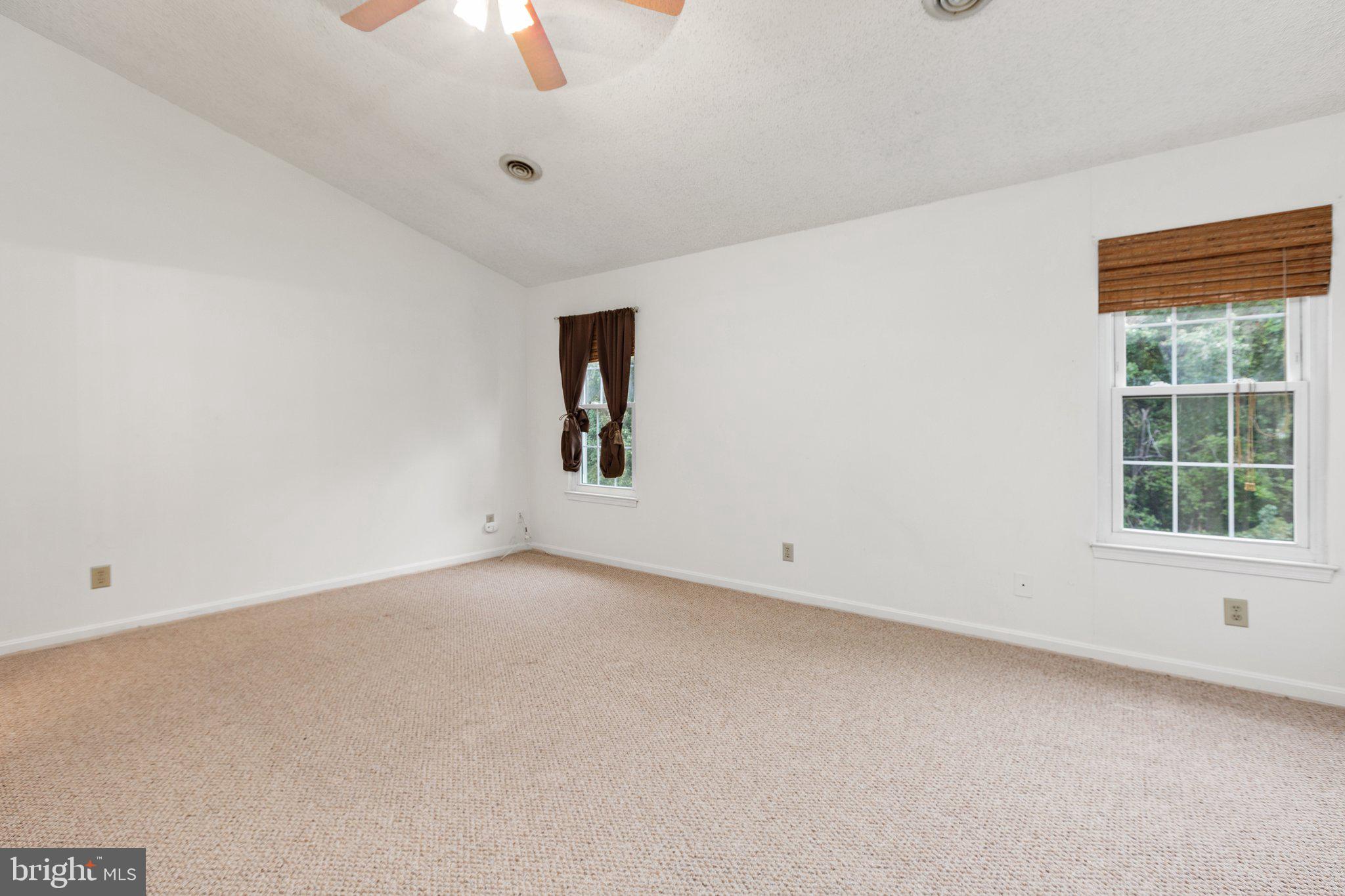 SPRING KNOLL - Residential Lease