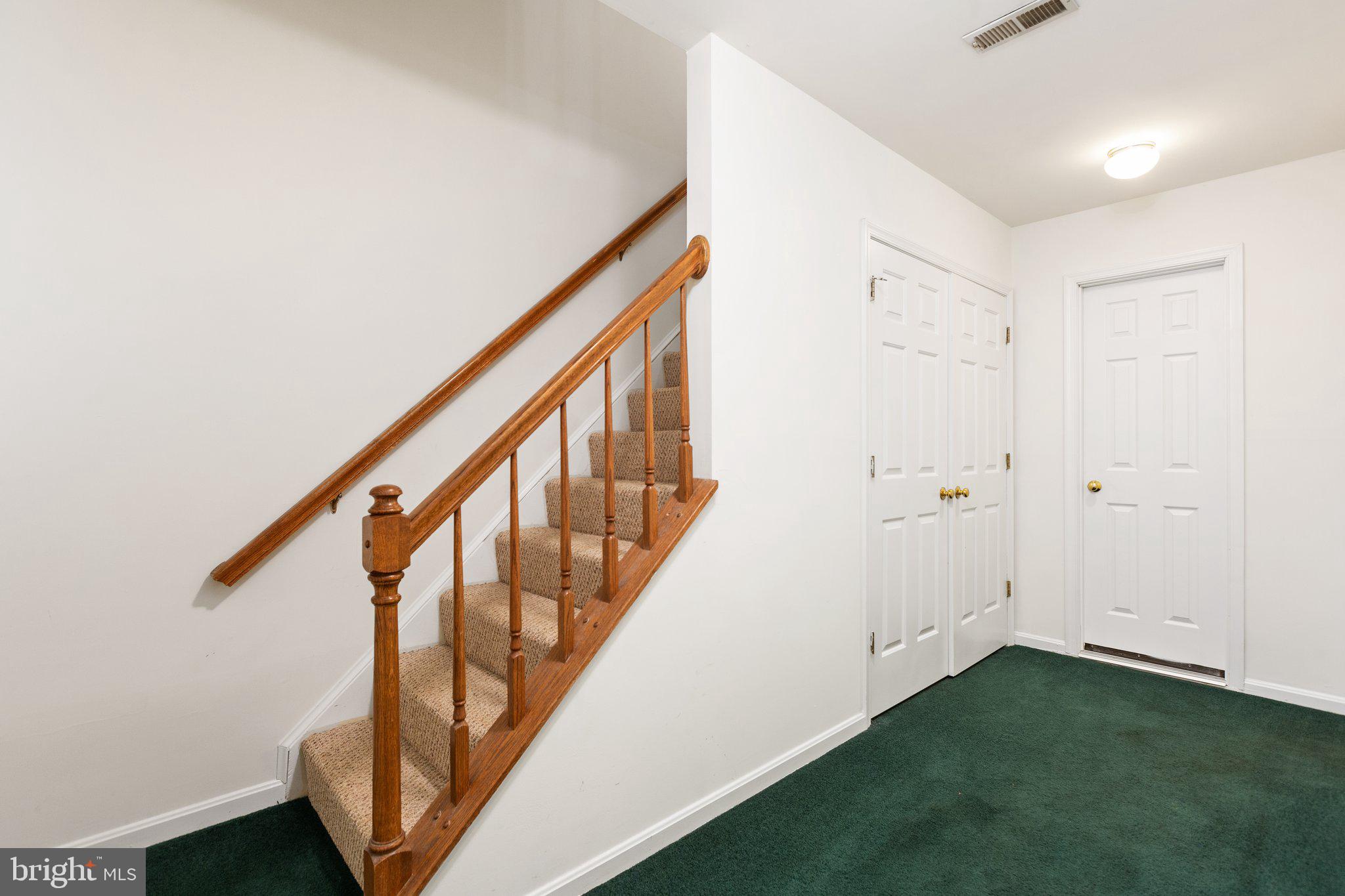 SPRING KNOLL - Residential Lease