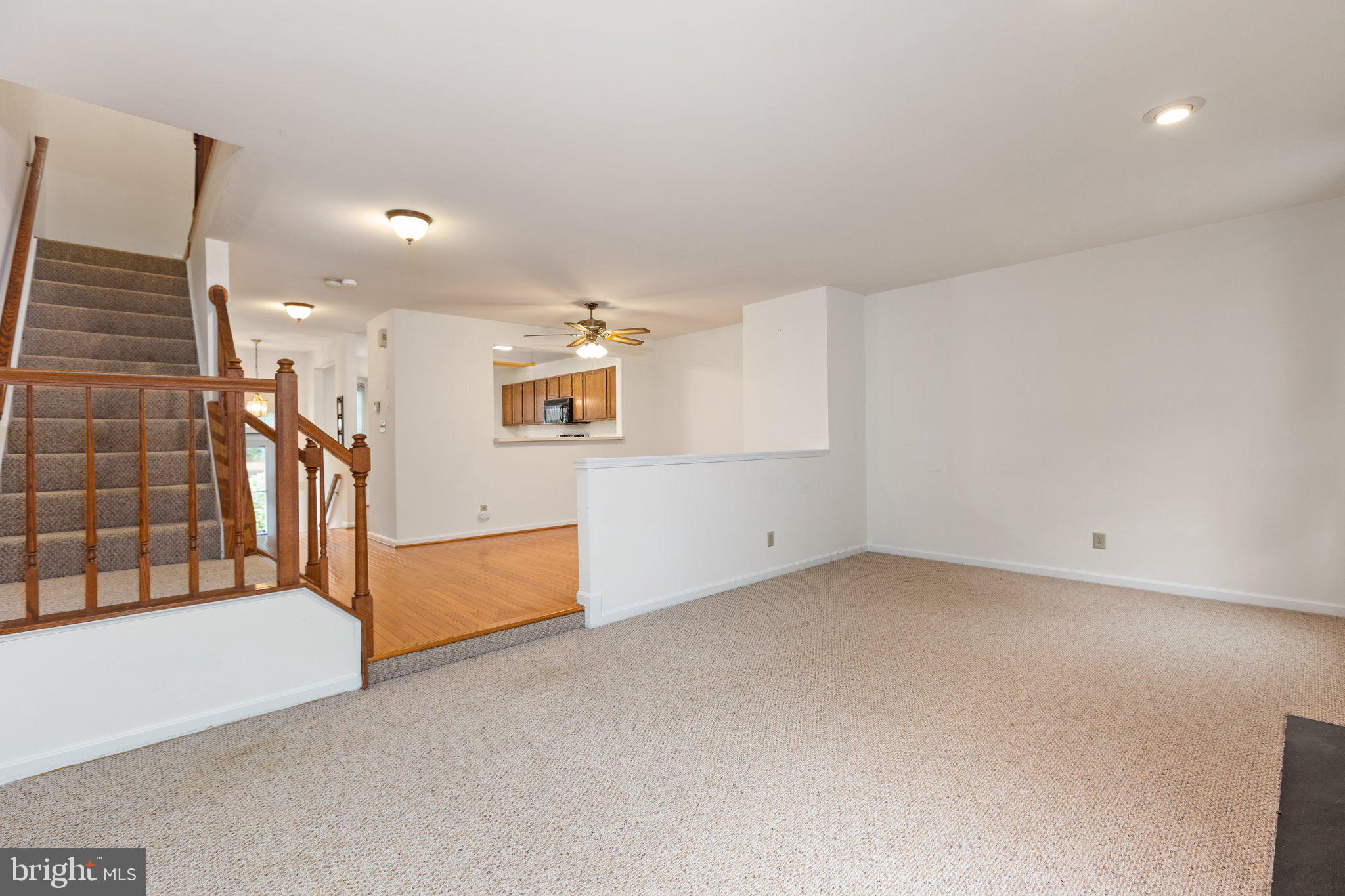 SPRING KNOLL - Residential Lease